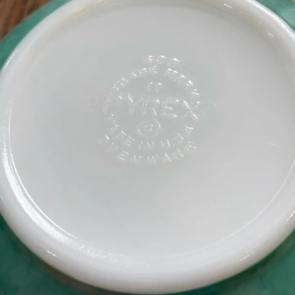 Pyrex 1945 Primary Colors Nesting Bowls Set of Five - Picture 9 of 11